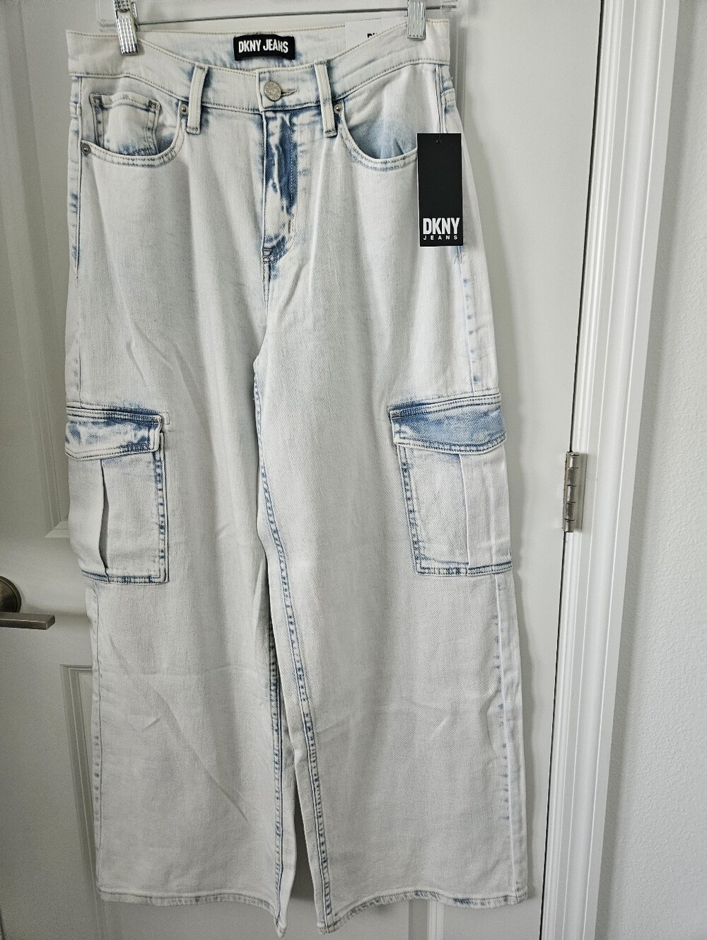 NWT DKNY JEANS Women's High-Rise Wide-Leg Cargos Open Sky Wash Sz 28